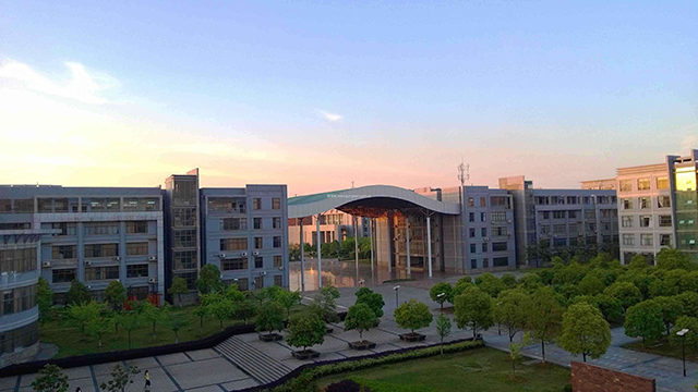 武汉工程大学操场